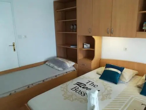 Apartment and room Hudoletnjak