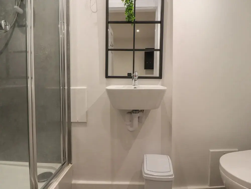 Basement Flat 43