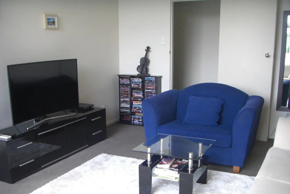Ascot Holiday Home