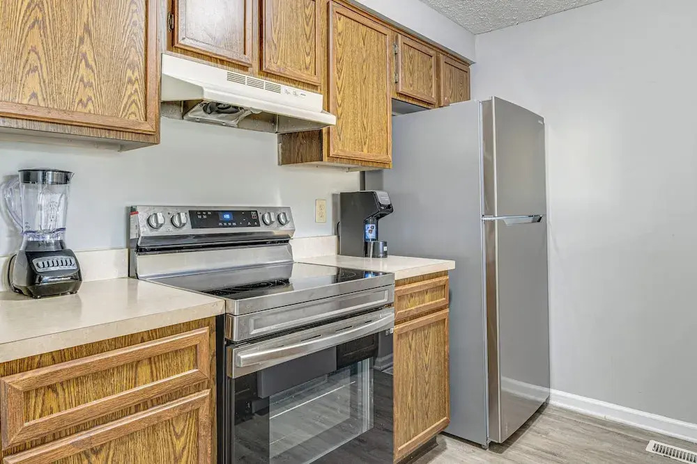 2 Mi to Castleton Square Mall! Quaint Condo
