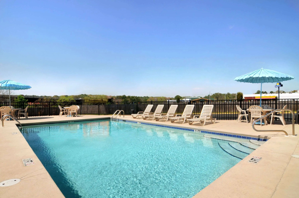 Days Inn by Wyndham Columbus-North Fort Moore