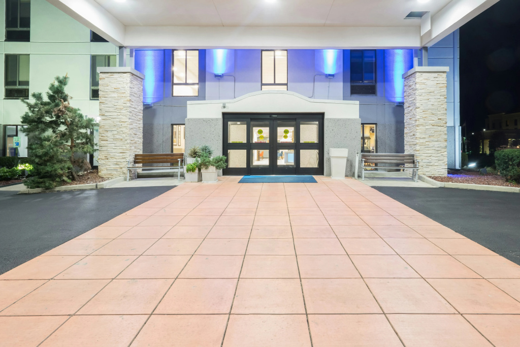 Holiday Inn Express Hotel & Suites Louisville East by IHG