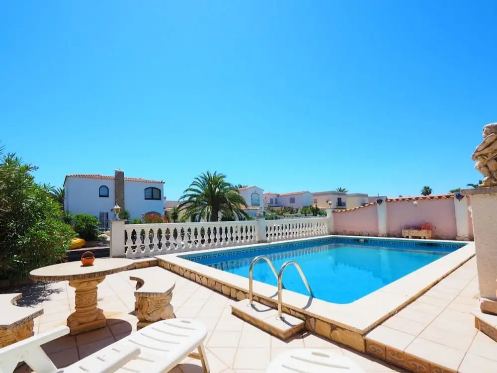 Villa in Empuriabrava With Private Pool Suitable for Families up to 6 People