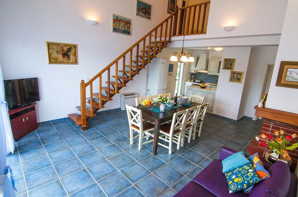 Inviting 7-bed Villa in Maslinica