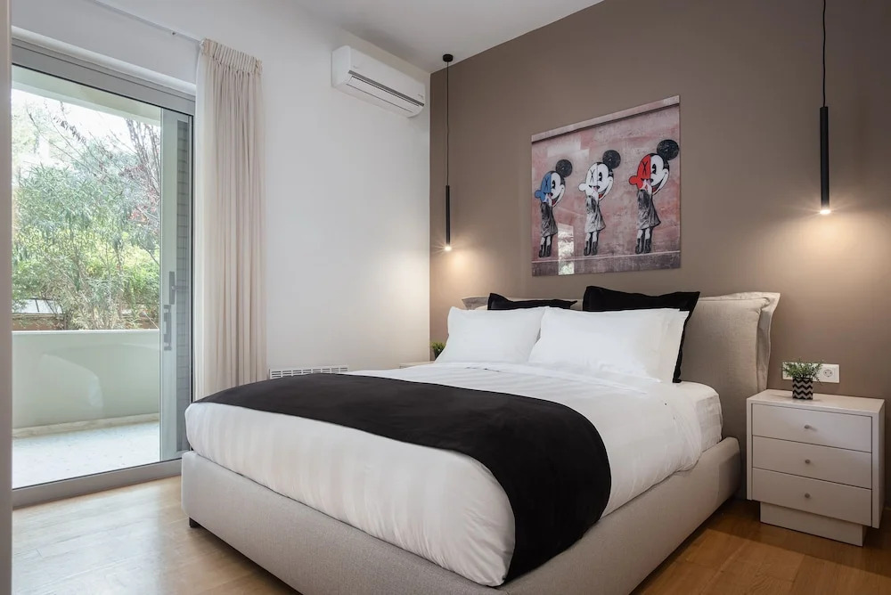 Vouliagmeni Stylish Apartment