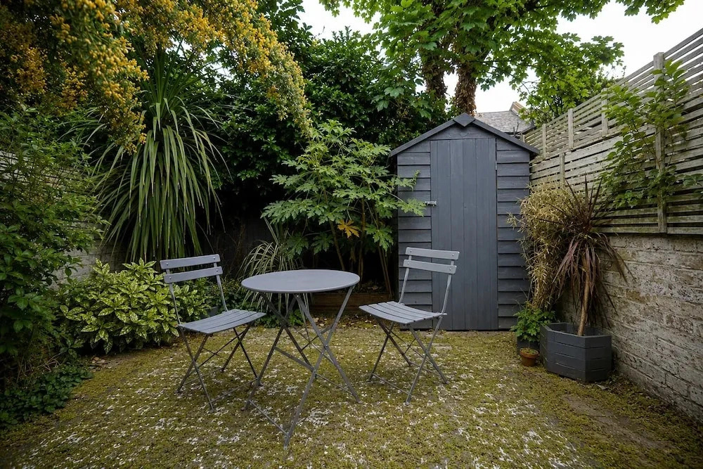 The Courtyard & Eaves House