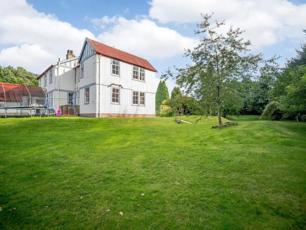 Pinewood House
