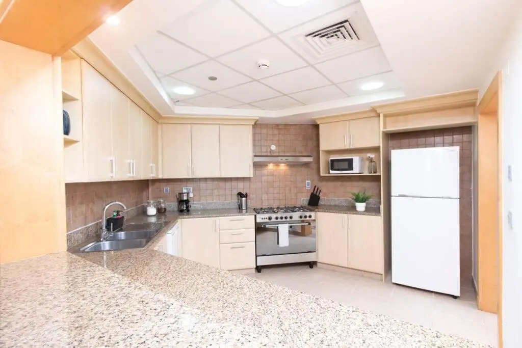 5 min walk to Five Palm -spacious (200M2) 3BR+kids