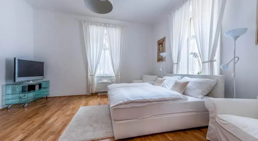 Beautiful Home - Riverside Apartment