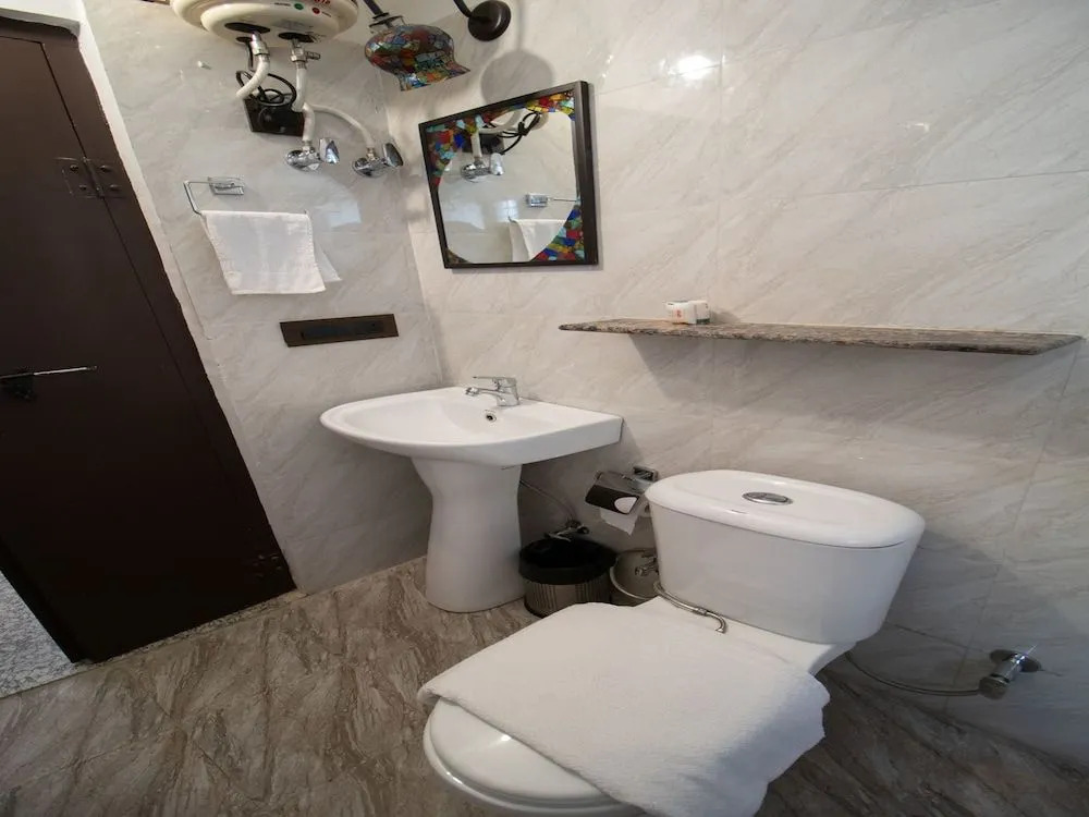 OYO 14537 Hotel Amer Haveli