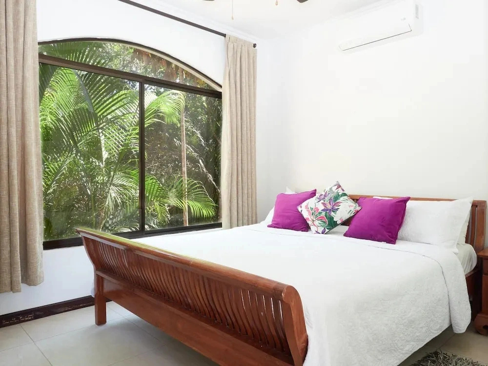Villa Palmeras with jungle views pool near MA