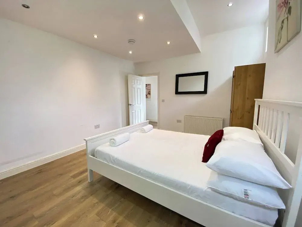 Cozy Croydon Apartment With Central Heating & Free Parking