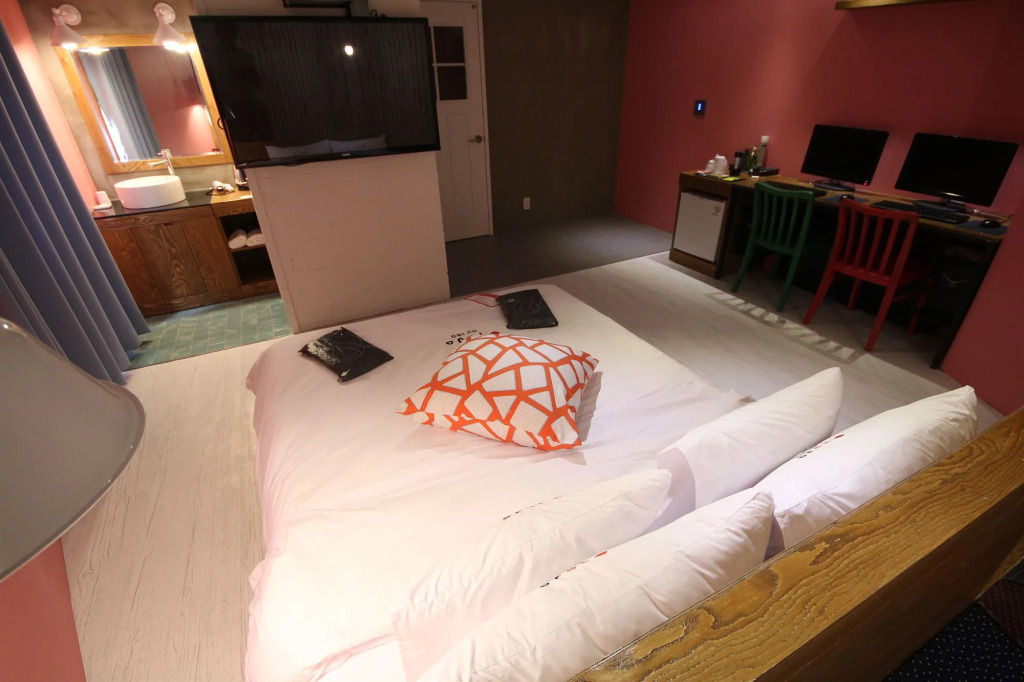 AIN Hotel