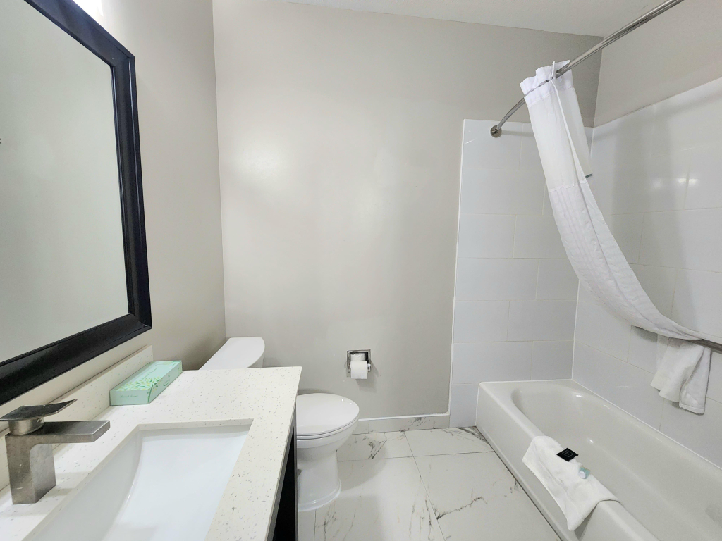 Days Inn & Suites by Wyndham Corpus Christi Central