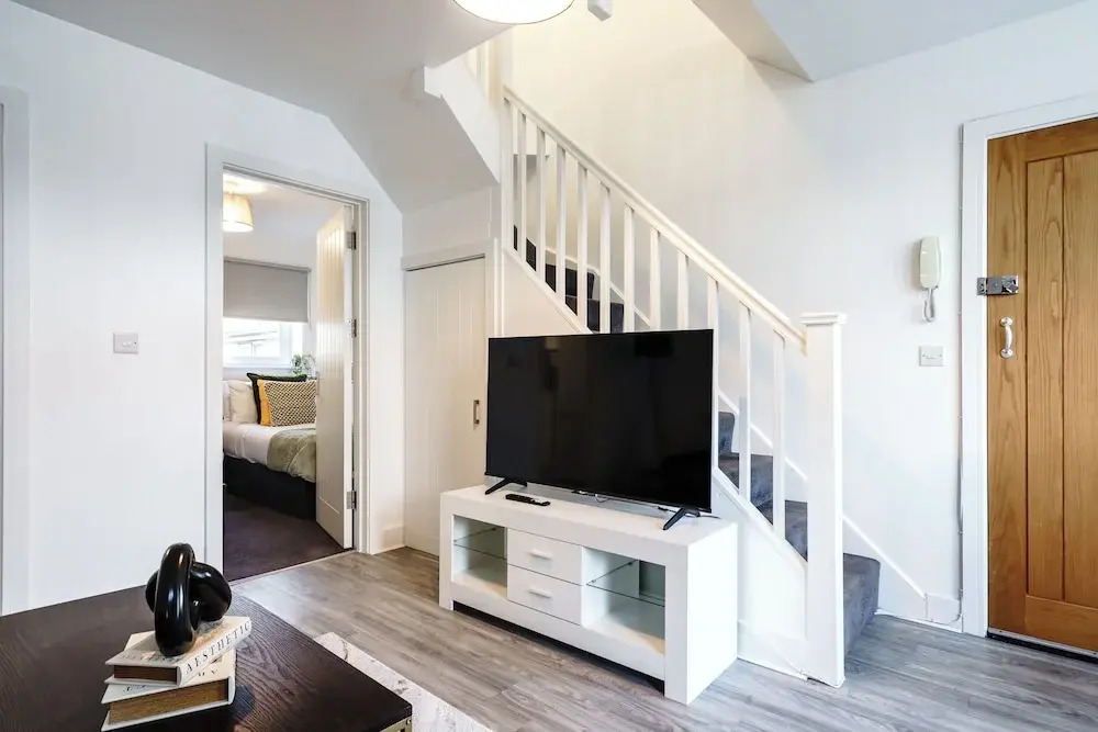 Whitchurch 2 Bedroom Flat near Hospital