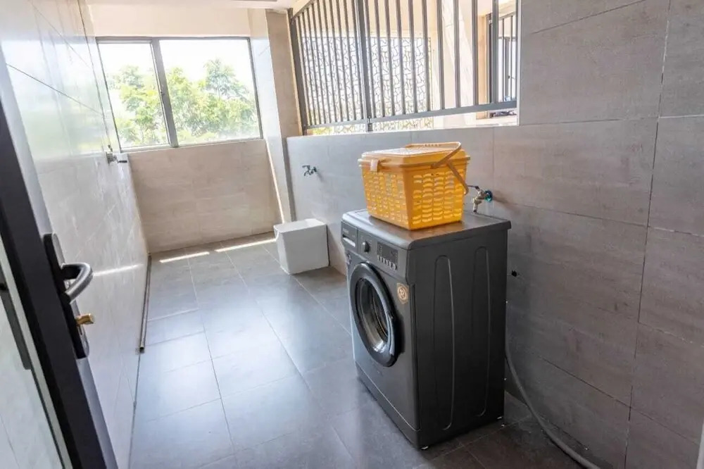 Stay.Plus Splash of Glam Lavington