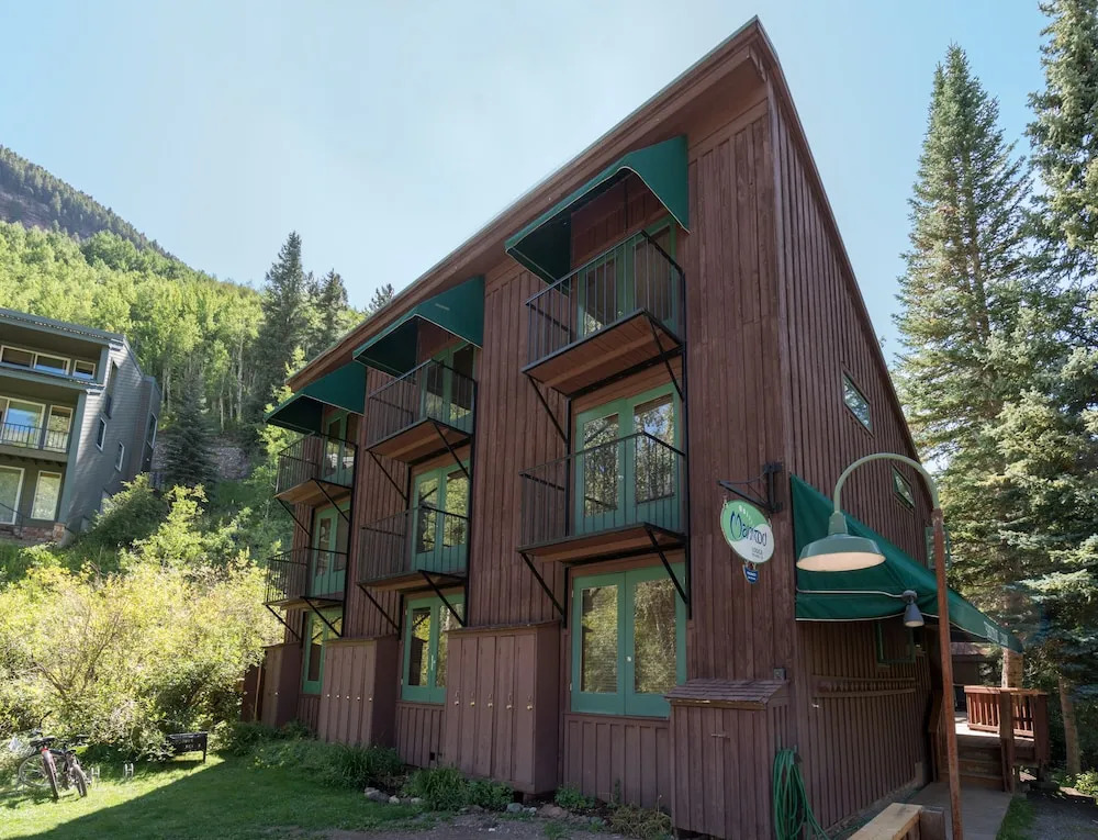 Manitou Lodge