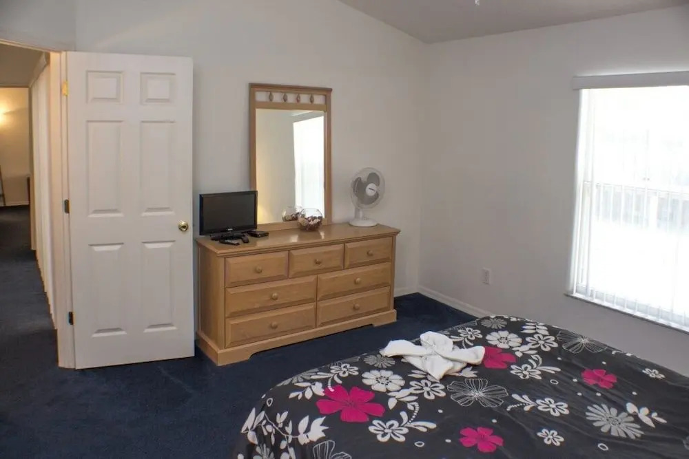 Floridian Escape Private Pool Near Disney! 4 Bedroom Home