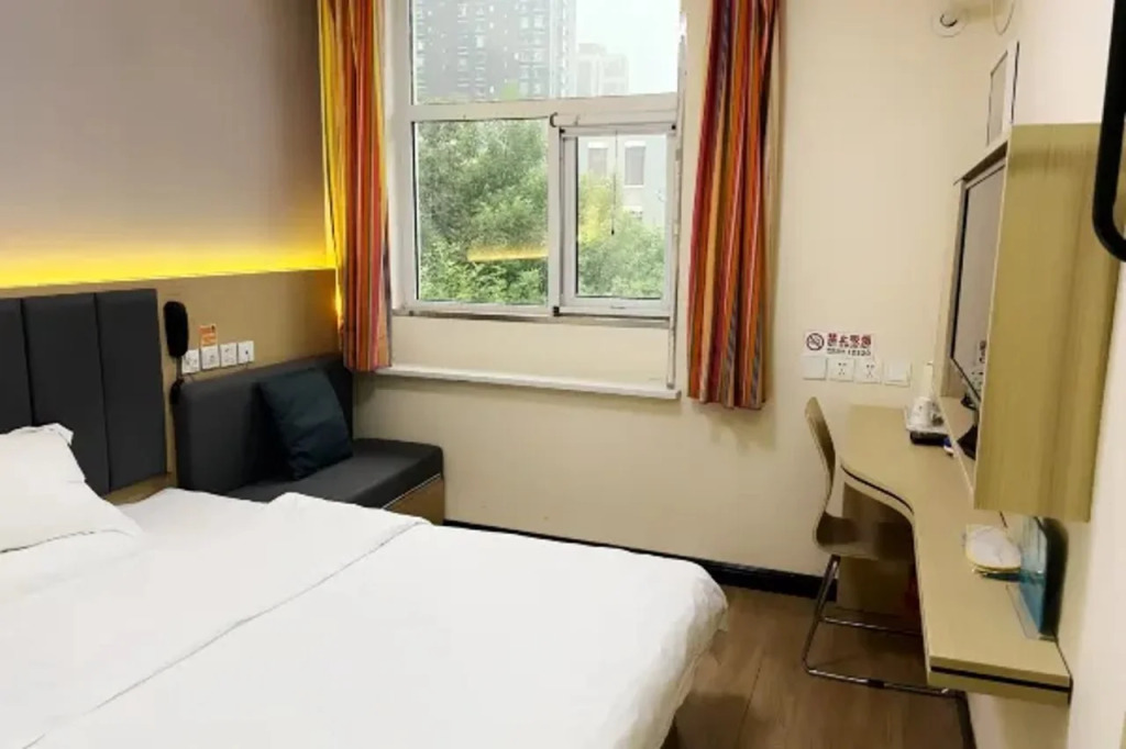 Super 8 Preferred Hotel (Beijing Qinghe Xiaoyingqiao Subway Station)