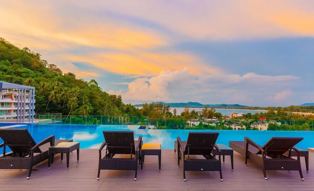 The Aristo Beach Front 713 by Holy Cow