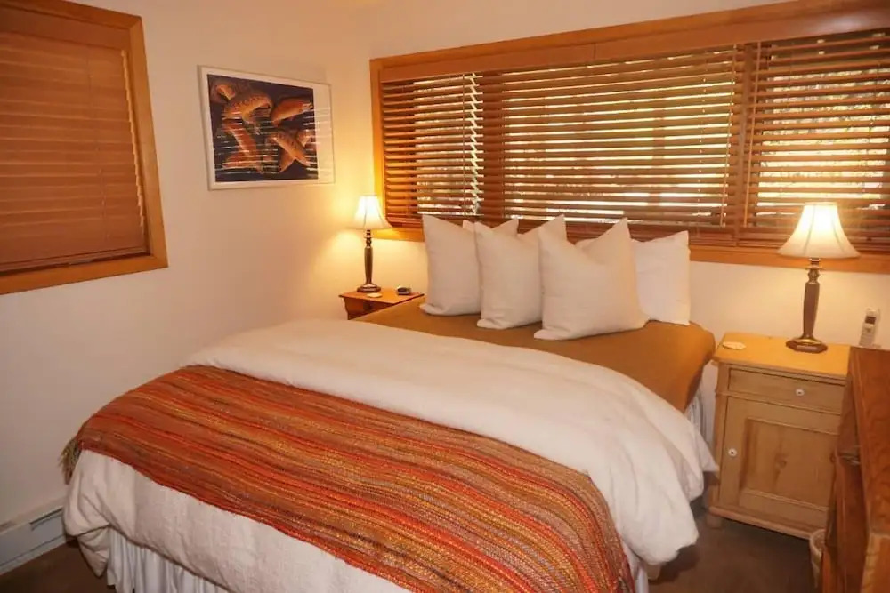 Exclusive And Private Roaring Fork Riverfront Town  - Walk To Restaurants And Shops 5 Bedroom Townhouse by RedAwning