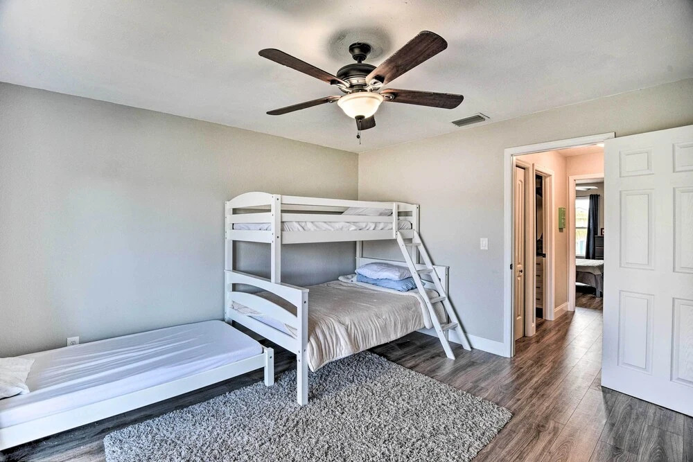 New Smyrna Beach Townhome, Walk to Bay Access
