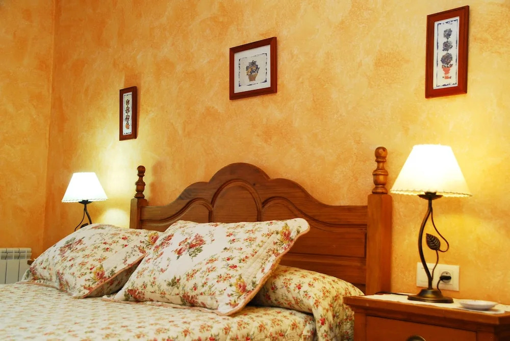 EL MESÓN DE GREDOS