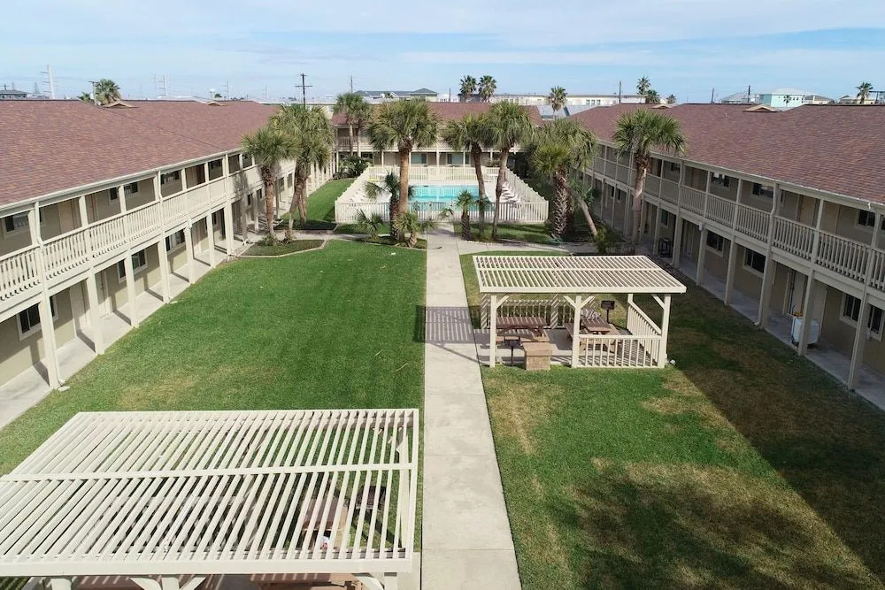 Courtyard #106 - 1 Br Condo