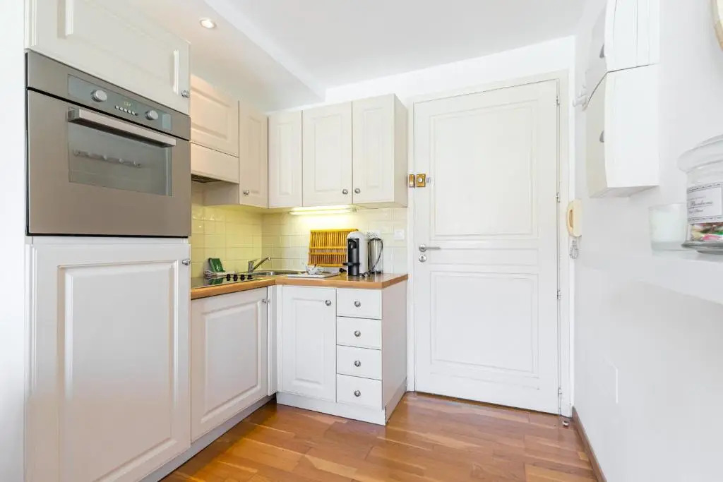 Massena Street - 1 Bdr Duplex with AC & Parking