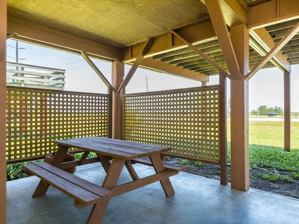 San Luis Tiki House - 3 Br home by RedAwning