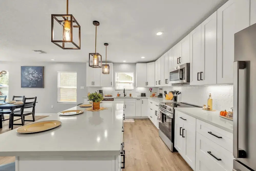 Spacious & Homey 4br/3ba W/amenities Near Downtown