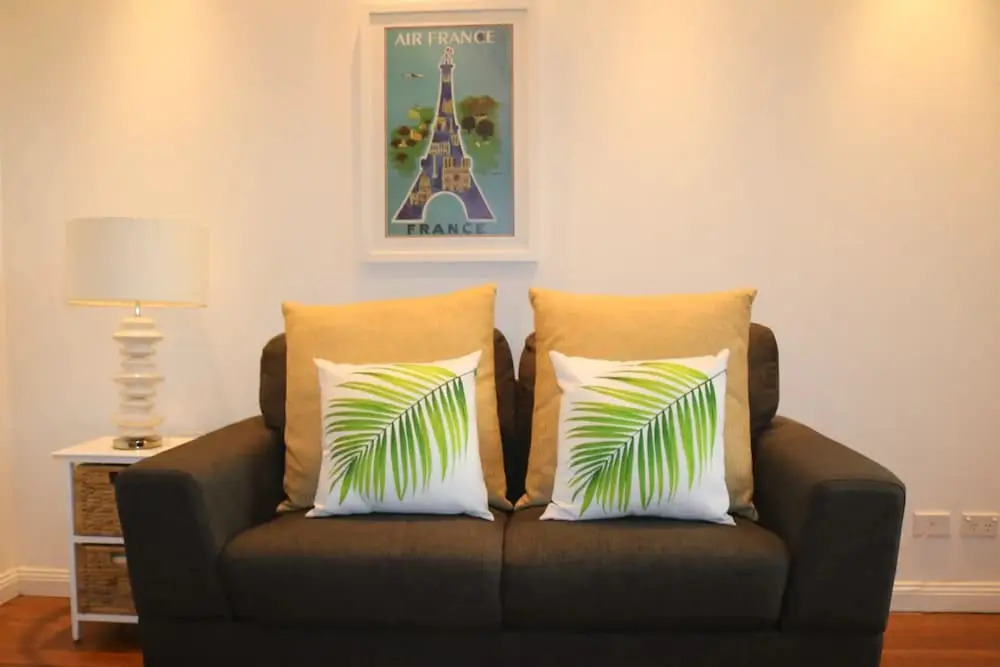 Elegant 2 Bedroom House in Inner City Oasis