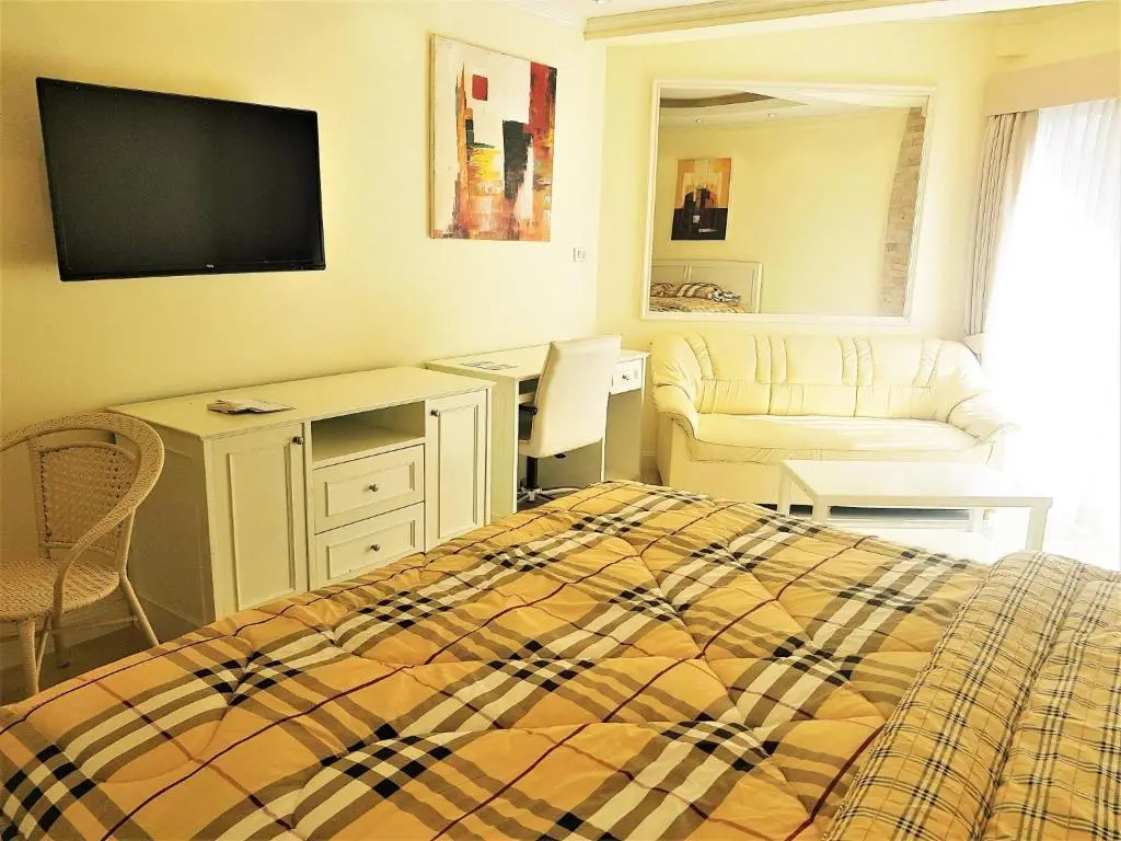 12th Floor Studio Apartment at Jomtien Beach Condominium