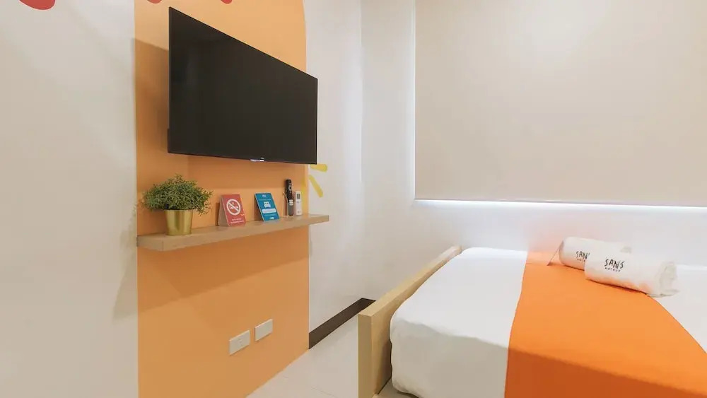 Sans Hotel at One JD Place Makati by RedDoorz
