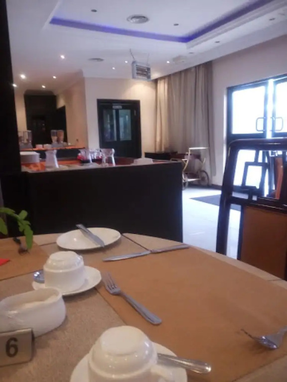 Room-owu Crown Hotel - Guest Room