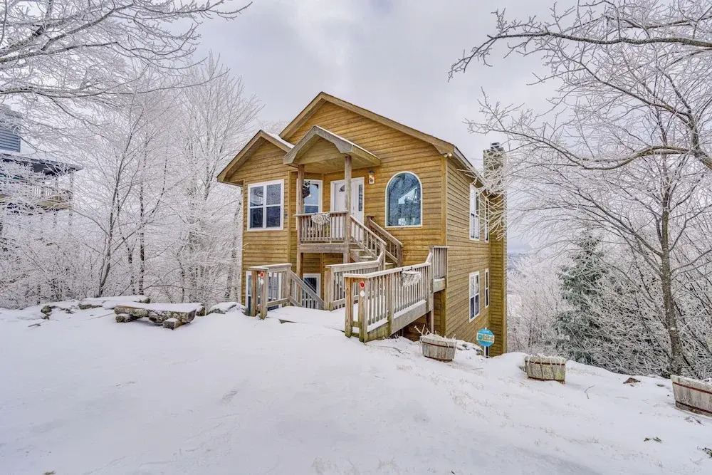 2 Mi to Ski Resort: Beech Mtn Home w/ Fire Pit!