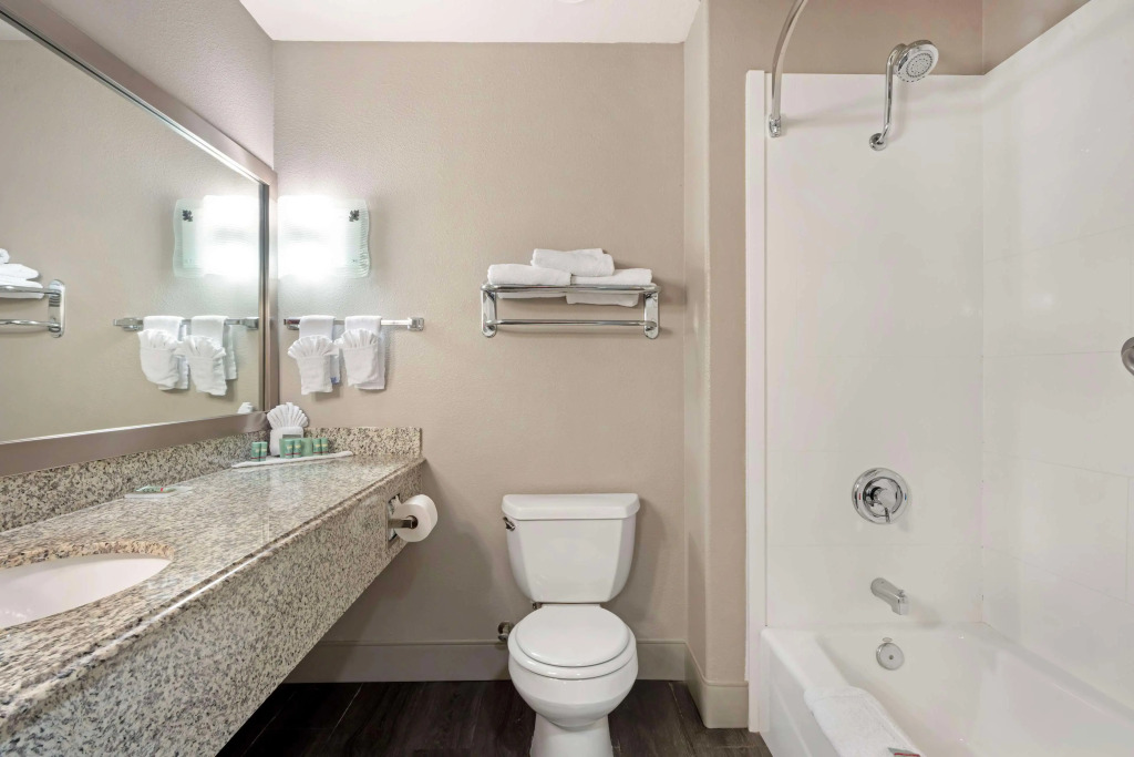 Best Western Cedar Inn & Suites