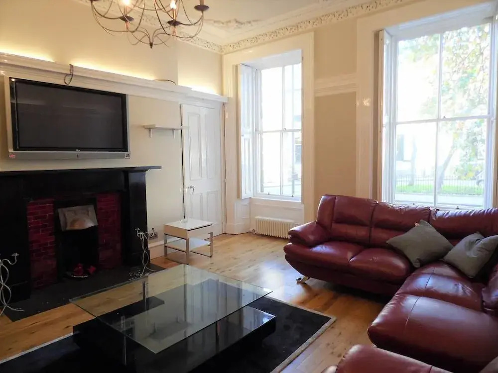 Spacious and Quiet Flat in the Heart of Finnieston