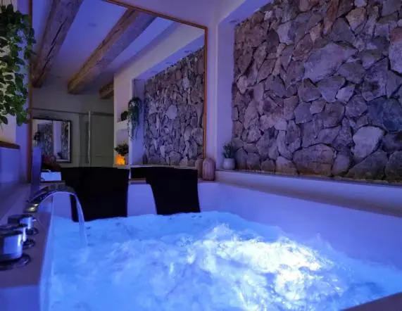 Majord'Home Spa 4* - Le Bonbon -Cœur Vieille Ville