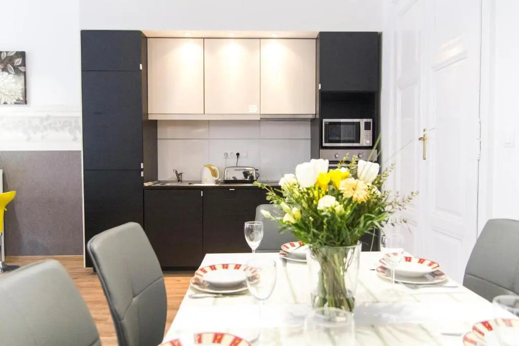 Luxury 2br Apt by the Synagogue