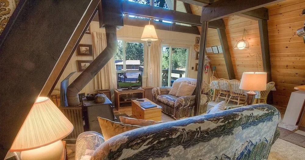 Lodgepole Chalet 3 Bedroom Home by RedAwning