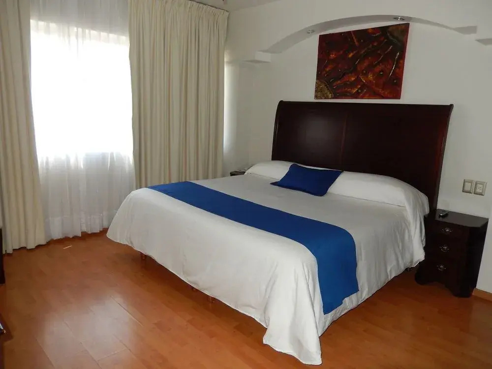 Roma, Suites & Business Center