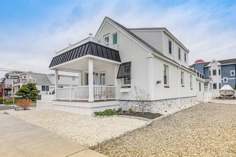 Sunset, Water Views: Wildwood Crest on Sunset Lake
