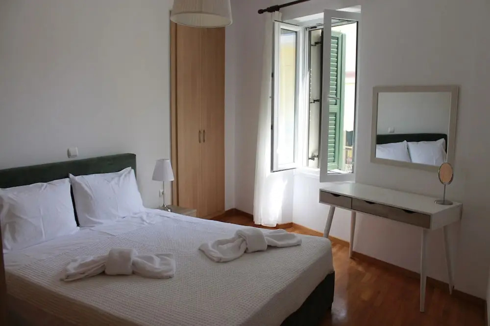 Villa Porto- Naftilos Residences