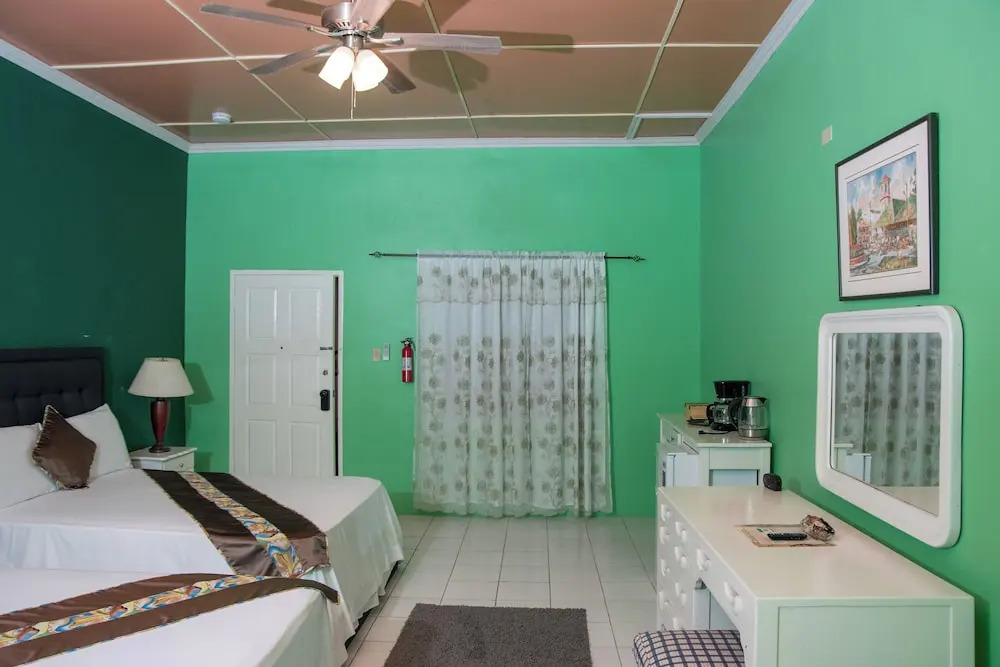 Beach-Pool-Sun-family-6 bedroom getaway