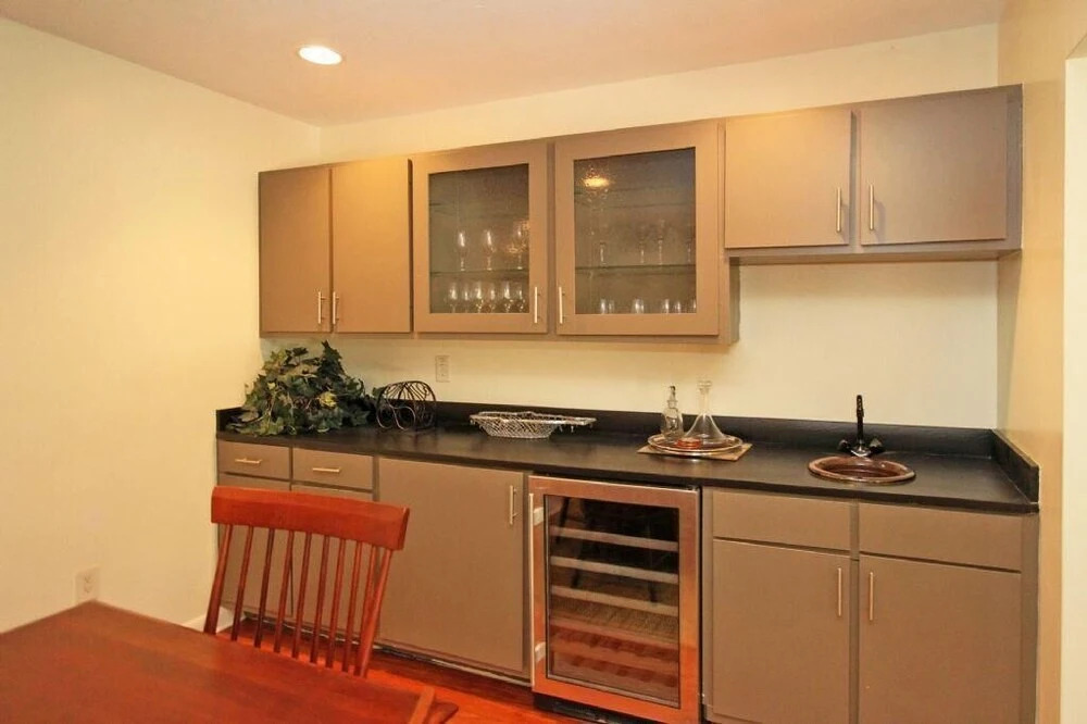 7 Edgewater Ally