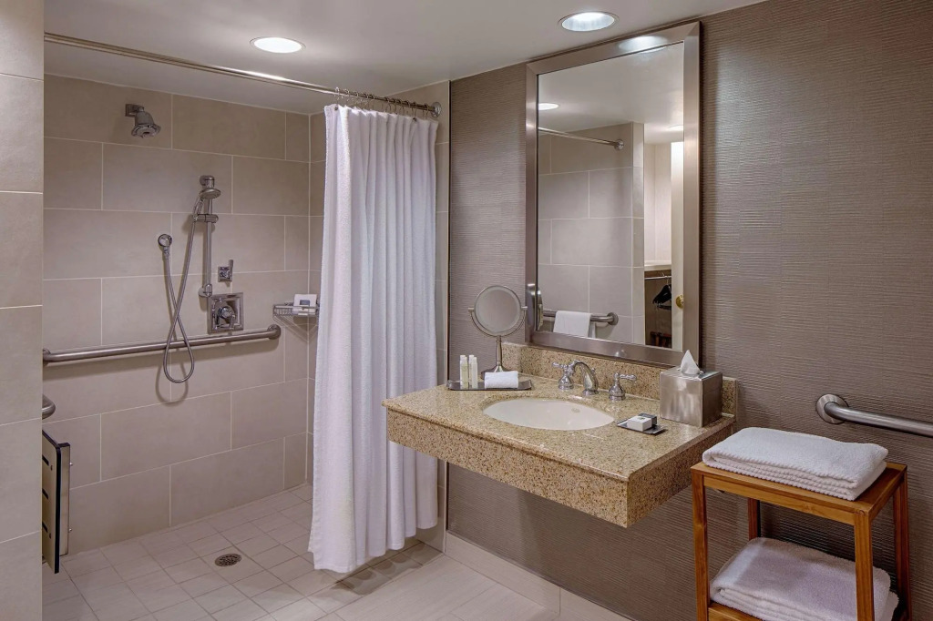 DoubleTree by Hilton Hotel Houston Greenway Plaza