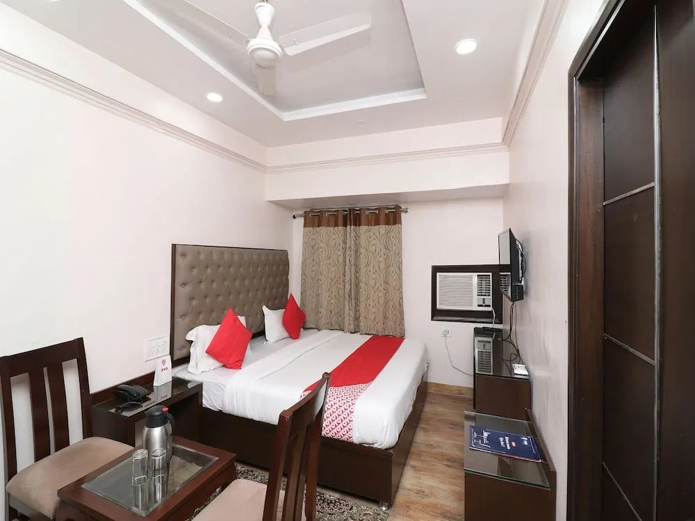 OYO 27802 Hotel Boom Room