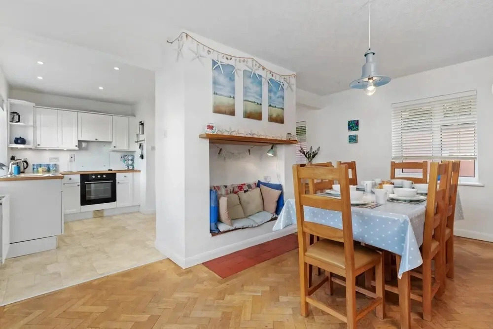 Ruby Cottage - Beachside Cottage With Views