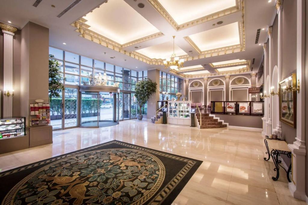 THE LEES Hotel